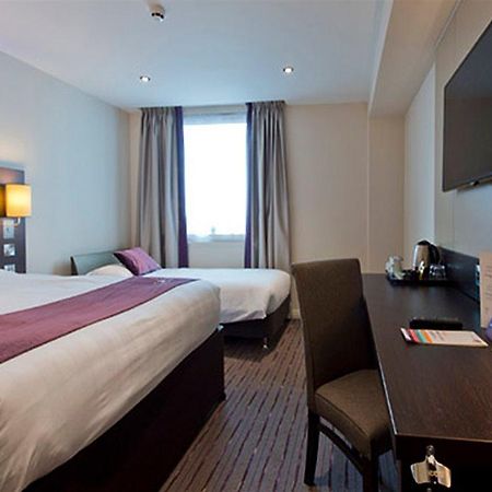 Premier Inn London Бромли Экстерьер фото