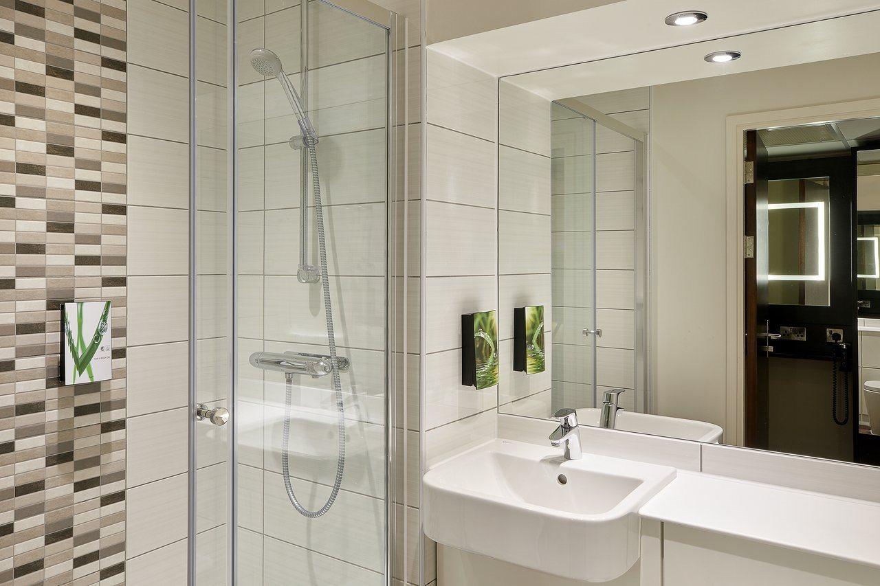Premier Inn London Бромли Экстерьер фото