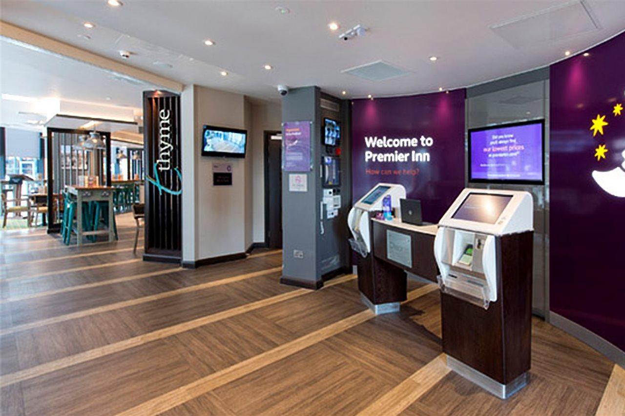 Premier Inn London Бромли Экстерьер фото